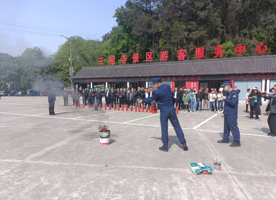 天柱山风景区举行消防培训演练233.png